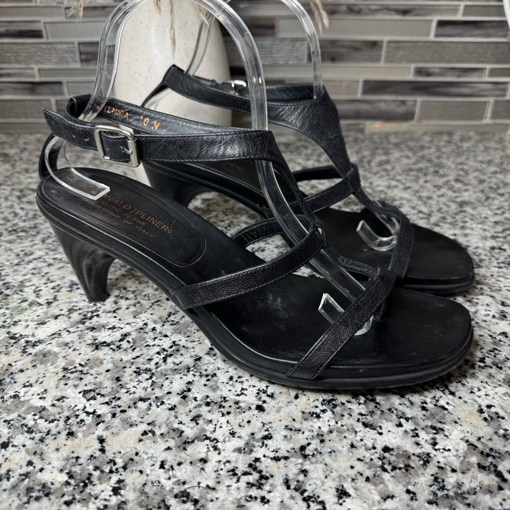 Donald J Pliner Women's Black Leather T Strap Strappy Heels Size 10